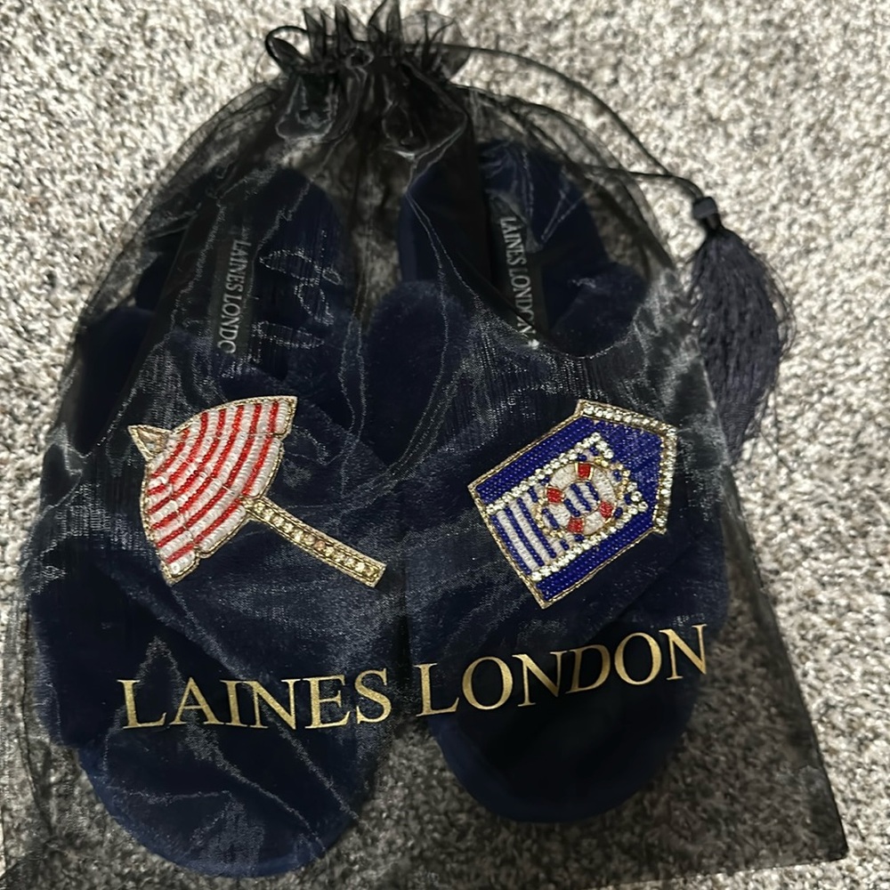 BRAND NEW Laines London Italian Summer slippers. Size small.